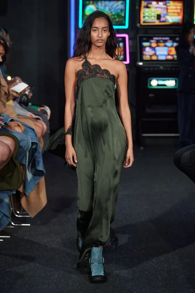 Look 3